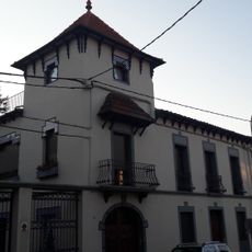 House in carretera de Santa Pau, 24-26
