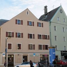 Wohn- und Geschäftshaus