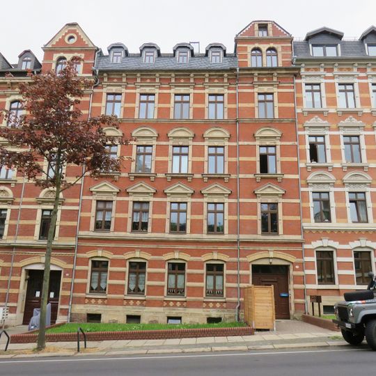 Mietshaus in geschlossener Bebauung mit Vorgarten Barbarossastraße 21