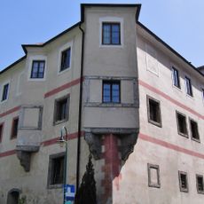 Bürgerhaus, Belleterker und Mauer