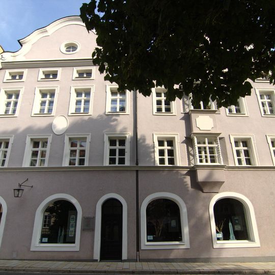 Wohn- und Geschäftshaus