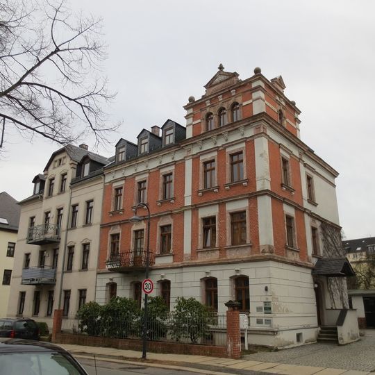 Mietshaus in halboffener Bebauung mit Vorgarten Bodelschwinghstraße 27