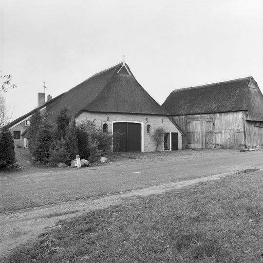 Bijschuur in ambachtelijk-traditionele stijl