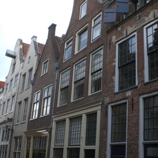 Huis met forse klokgevel