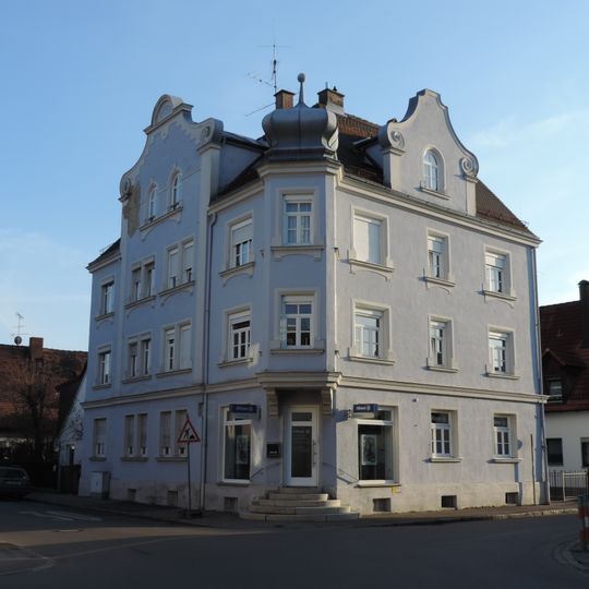 Wohn- und Geschäftshaus