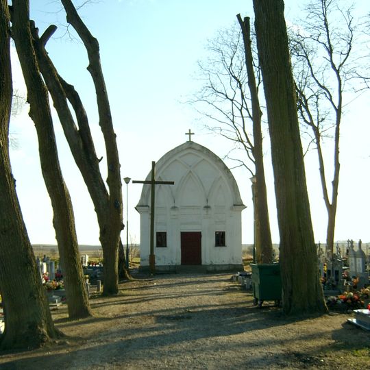 Kaplica cmentarna, na cmentarzu komunalnym