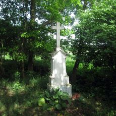 Kříž západně od Nezbavětic u zatáčky