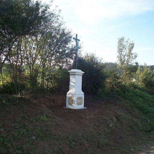 Kříž jižně od Chrášťovic