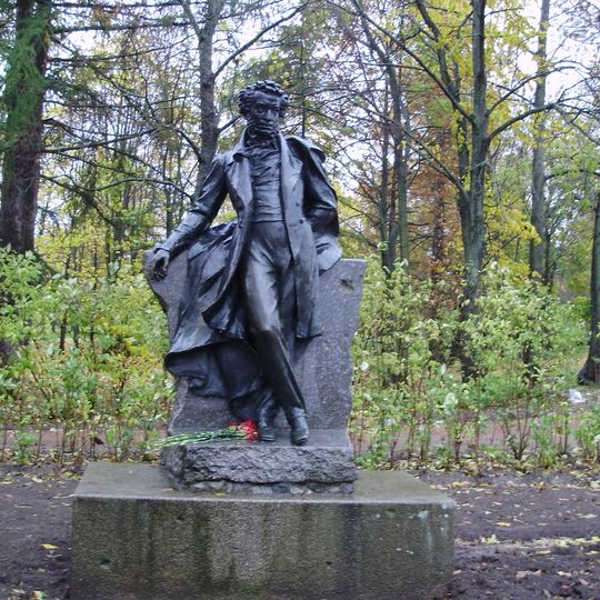 Statue of Pushkin, Oktyabrsky Boulevard