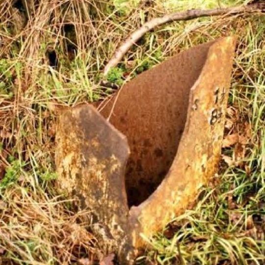 Milepost, S of Croxall Road jct