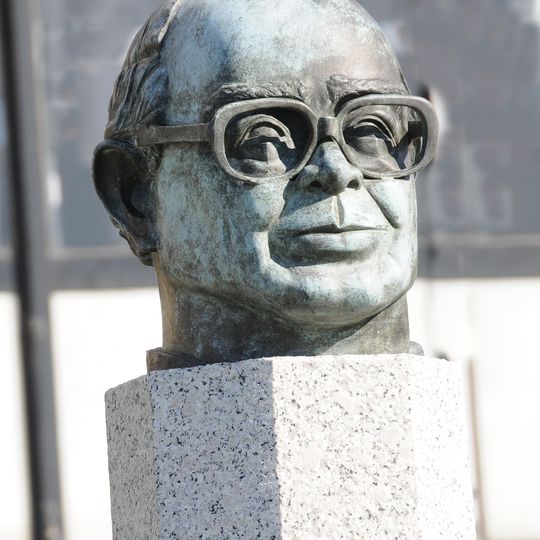 Bust of Armando Goncalves Lira