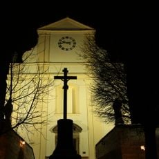 Kříž před kostelem v Růžové