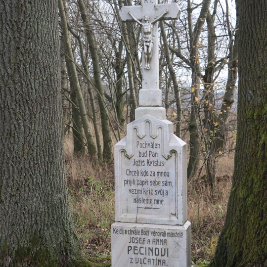 Kříž u cesty západně od Vlčatína