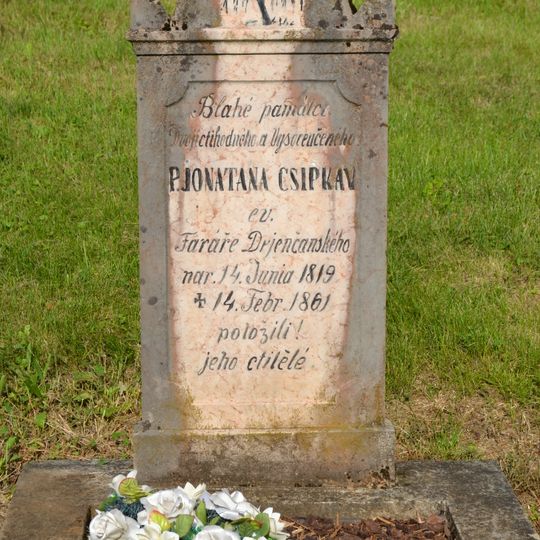 Evanjelický kostol s areálom, hrob s náhrobkom