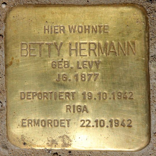 Stolperstein en memoria de Betty Hermann