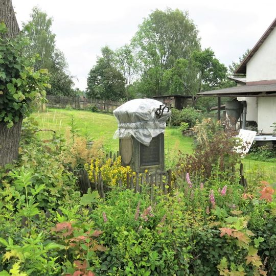 Kříž u domu Šluknovská 218/34 v Dolních Křečanech