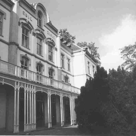 Ruimzicht: main building