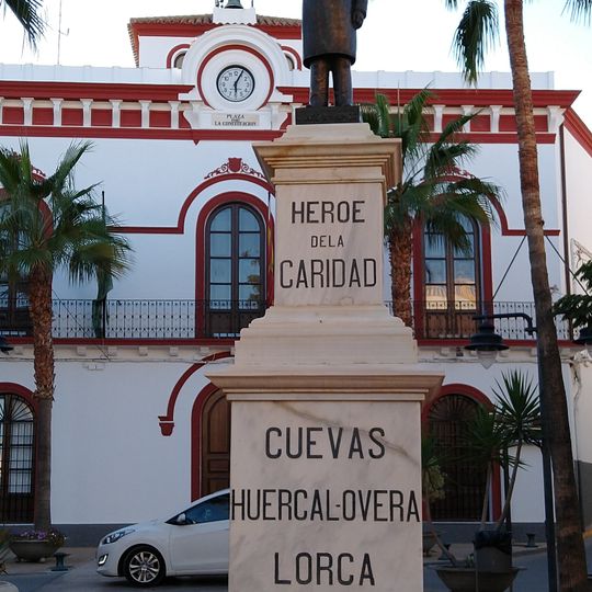 Estatua de José Mª Muñoz y Bajo de Mengíbar