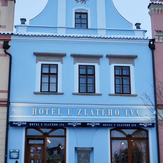 Říčanský dům, U zlatého lva