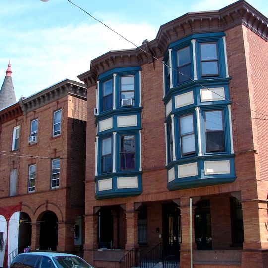Houses at 1907–1951 N. 32nd St.