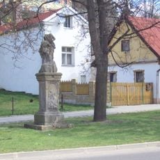 Sousoší svatého Jana Křtitele s Ježíšem na Tyršově náměstí v Mimoni