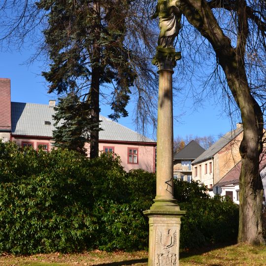 Sloup se sochou Panny Marie