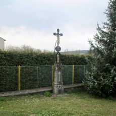 Kříž v Malém Boru u rozcestí