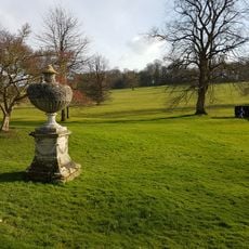 Monument To Michael Drayton