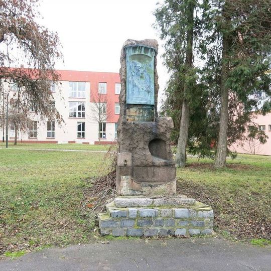 Pomník Gustava Červinky v Svatojiřském parku v Nymburku