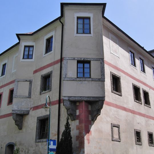 Bürgerhaus, Belleterker und Mauer