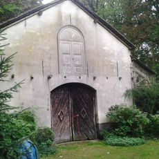 Valkenberg: manege annex paardestal en hondehokken