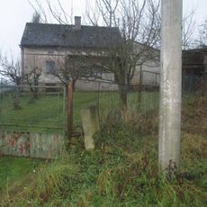 Kříž v Dolním Jamném u zahrady