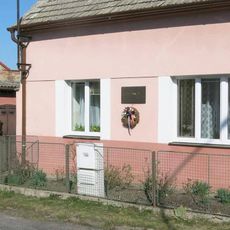 Pamětní deska Františku Fajtlovi na domě 70 v Doníně