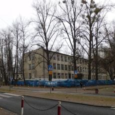 Budynek szkolny przy ulicy Złotej 72