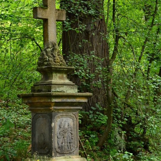 Kamenný kříž u silnice jižně od Blahuňova