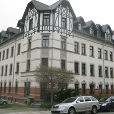 Mietshaus in Ecklage mit Vorgarten Rudolf-Liebold-Straße 13