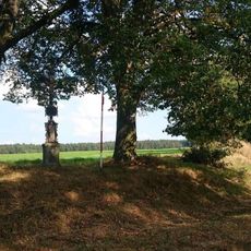 Kříž jihovýchodně od Dlouhé Lhoty