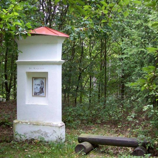 Kaplička jihovýchodně od Stádlece