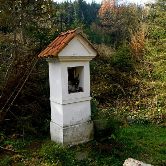 Kaplička u silnice jihovýchodně od Ratají