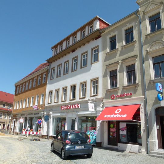 Wohnhaus in geschlossener Bebauung sowie Einfriedungsmauer entlang des Rumpeltgäßchens Altmarkt 5