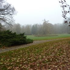 Neubourg Castle: historic garden and park