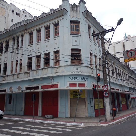 Building at Avenida Presidente Florentino Avidos, nº 452, 436, 422, 412, 406