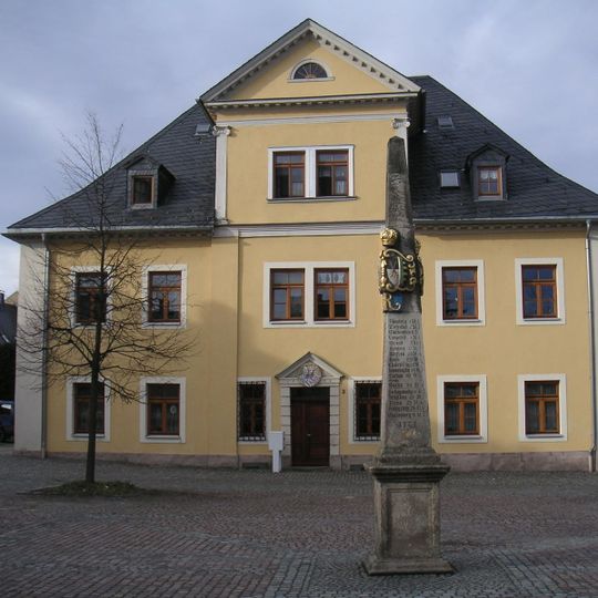 Wohnhaus in offener Bebauung Schloßplatz 3