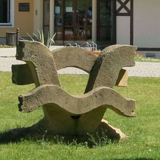 Socha u lázeňské budovy lázní Evženie v Klášterci nad Ohří