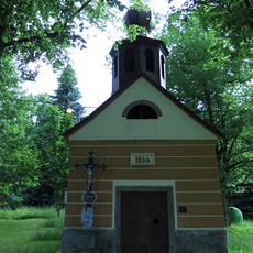 Kaplička s křížem