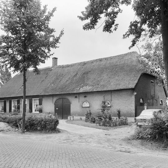 Boerderij van het langgeveltype met combinatie van dwars- en langdeel