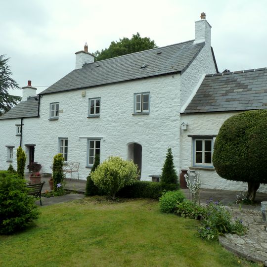 Swimbridge Farmhouse with attached garden walls