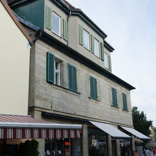 Wohn- und Geschäftshaus