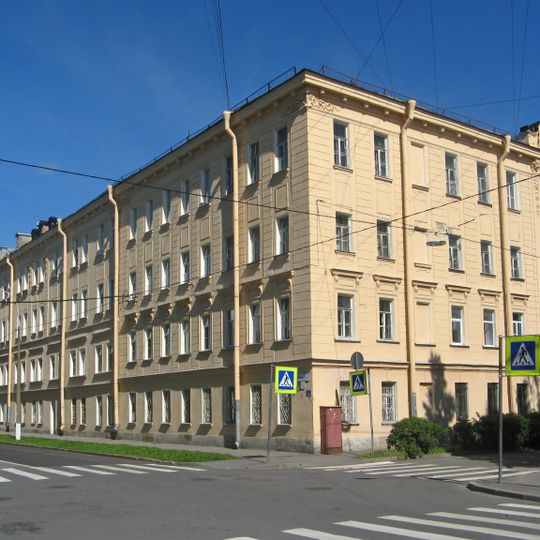 Угловой дом