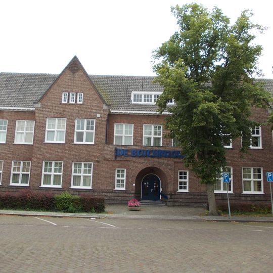 Kantoorgebouw met dienstwoning